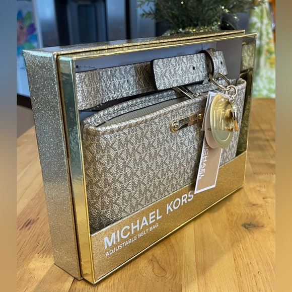 NWT Michael Kors Gift Box MK Signature Belt Wallet Waist Bag Size S/M - Picture 2 of 16